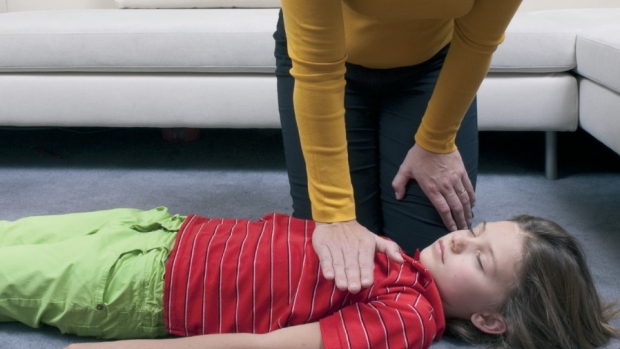 První pomoc při zástavě dýchání - školní věk a starší - obrázek