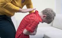 První pomoc při zástavě dýchání - batole a předškolní věk - obrázek